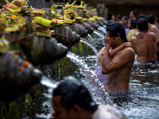Bali_Pura Tirta Empul_shutterstock_591496052