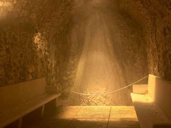 チヴィタ・ディ・バニョレージョ＆法王ゆかりの温泉「テルメ・デイ・パーピ」日帰りツアー＜貸切／1日／日本語アシスタント付き＞