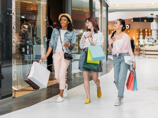 Shopping_Mall_Girls_Fashion_Concept_shutterstock_644794222