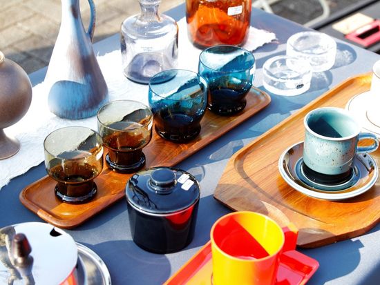 Generic Shopping_vintage_antique_market_pixta_48599375_M