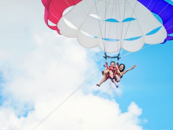 パラセーリング ここでしか見ることが出来ない絶景　宮古島の美しい海と島々を空から楽しむ♪ GoProレンタルあり★＜小学生以上／宮古島＞