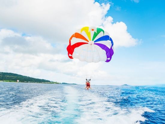 パラセーリング ここでしか見ることが出来ない絶景　宮古島の美しい海と島々を空から楽しむ♪ GoProレンタルあり★＜小学生以上／宮古島＞