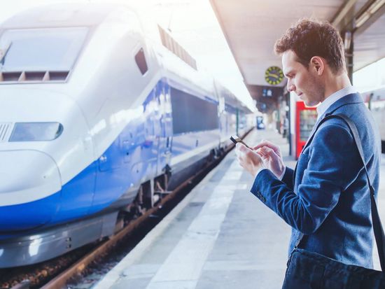 Train_shutterstock_418431805