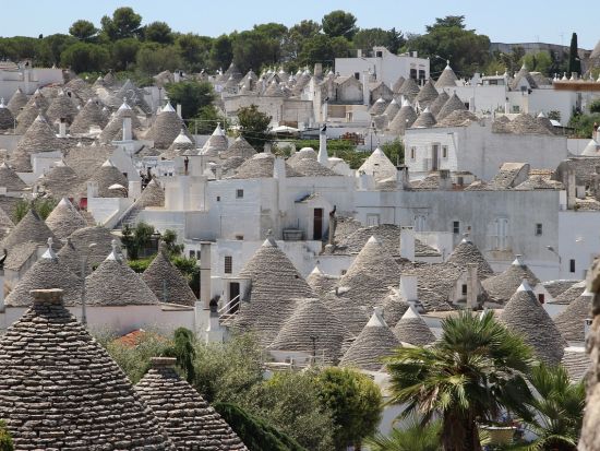 世界遺産アルベロベッロ＆ポリニャーノ・ア・マーレ　日帰り観光ツアー ＜バーリ発＞