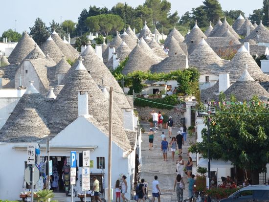 世界遺産アルベロベッロ＆ポリニャーノ・ア・マーレ　日帰り観光ツアー ＜バーリ発＞