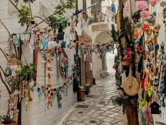 世界遺産アルベロベッロ＆ポリニャーノ・ア・マーレ　日帰り観光ツアー ＜バーリ発＞