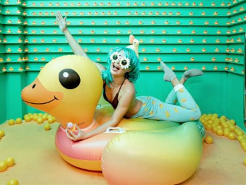 main-attraction-image Indoor selfie