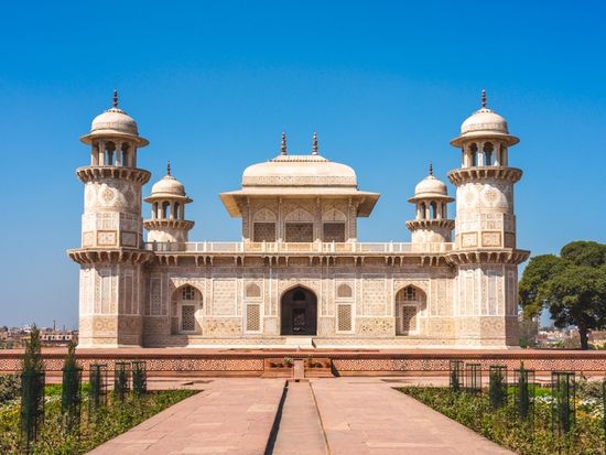 Itimad-ud-Daulah's Tomb_shutterstock_1409719922
