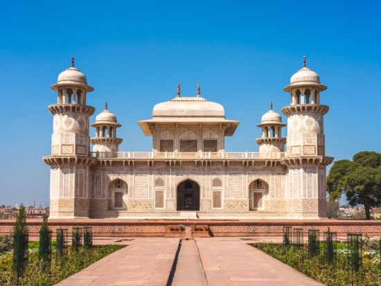 【プライベート】片道列車利用！アグラの世界遺産巡り日帰りツアー☆タージマハル＋アグラ城＋ファテープル・シークリー＋ウッダウラ廟＜日本語ガイド／昼食付／デリー発＞