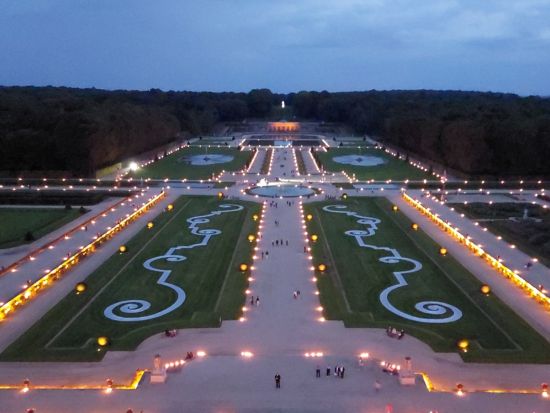 【期間限定】ヴォー・ル・ヴィコント城　キャンドルナイト入場チケット事前予約 ＜5～9月／土曜／英語オーディオガイド付き／シャトルバスor夕食付きプランあり＞