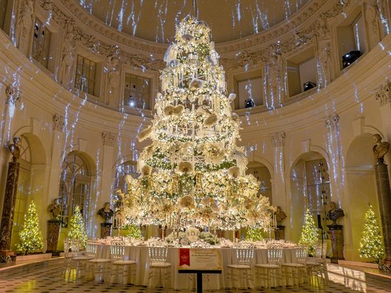 CHRISTMAS DECORATIONS 4