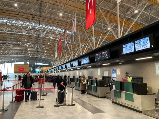 【空港送迎】ネブシェヒル空港またはカイセリ空港 ⇔ カッパドキア ＜乗合／現地語ドライバー＞