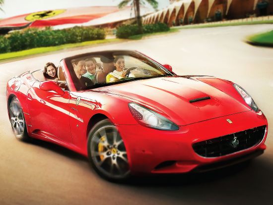 フェラーリ・ワールド (Ferrari World)　入場チケット事前予約　ドライビング・エクスペリエンス付きプランあり　＊即予約確定