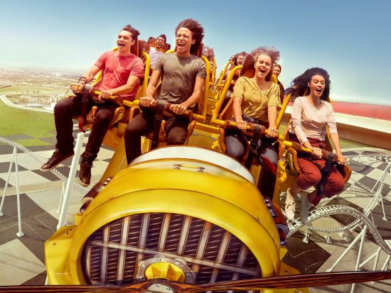 フェラーリ・ワールド (Ferrari World)　入場チケット事前予約　ドライビング・エクスペリエンス付きプランあり　＊即予約確定