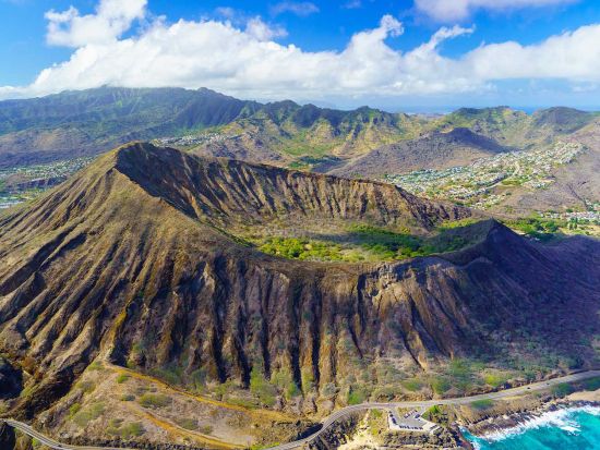 ヘリコプター遊覧飛行　オアフ島周遊またはノースショアコース＜フライト30分または50分／英語パイロット／タートルベイ発＞by ブルーハワイアンヘリコプターズ