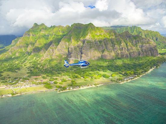 ヘリコプター遊覧飛行　オアフ島周遊またはノースショアコース＜フライト30分または50分／英語パイロット／タートルベイ発＞by ブルーハワイアンヘリコプターズ