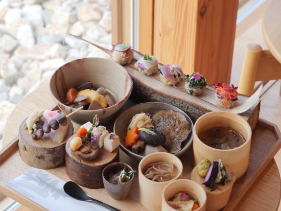 「禅坊靖寧」ZENアフタヌーンティー / ディナー 禅坊デッキでいただく心と身体を満たす新感覚のウェルネスフード 瞑想・ヨガ付き＜2時間～／淡路島＞