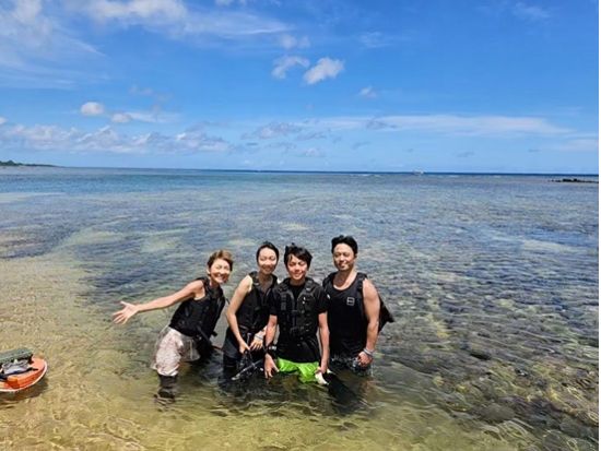 シュノーケリング ドキドキスポット満載！洞窟探検や珊瑚礁で石垣島の海を満喫 写真プレゼント付き＜6歳～参加OK／市街地送迎あり／石垣島＞