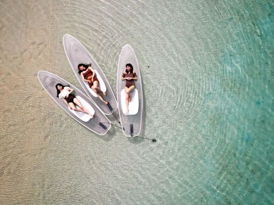 石垣島 クリアSUPツアー！ 透明ボードで楽しむ石垣ブルーの海中パノラマ＜GoPro写真データ無料／ドローン撮影オプションあり／6歳～／約2時間／底地ビーチ＞