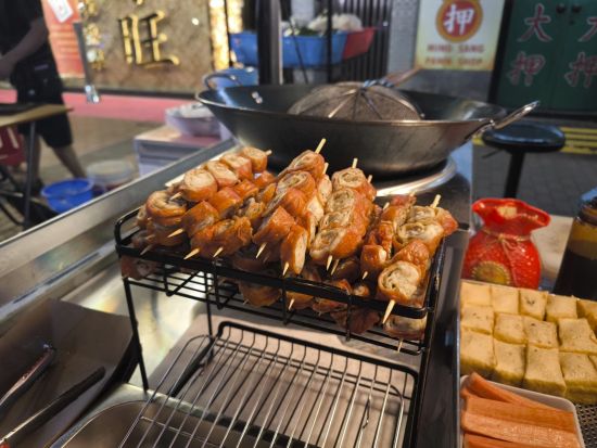 レパルスベイ＆スタンレーマーケット観光ツアー　2階建てトラムやオープントップバスなどの香港名物の乗車体験付き ＜日本語ガイド／公共交通機関利用＞