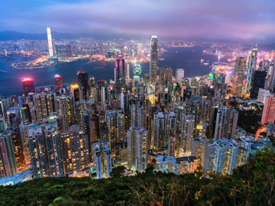 香港ナイトツアー　香港の二大夜景を満喫！シンフォニー・オブ・ライツ＆ビクトリアピーク　「添好運」での夕食付きプランあり ＜日本語ガイド／スターフェリー乗船付き＞