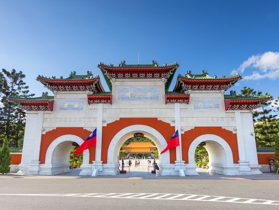 Taipei_Martyrs' Shrine_shutterstock_682584634