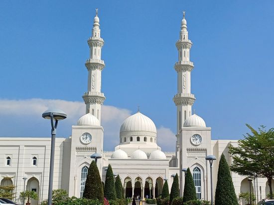 3つのモスク巡りとバツー洞窟ツアー　ブルー＆ピンク＆ホワイトモスク＋神秘の洞窟＜日本語ガイド／昼食付き＞