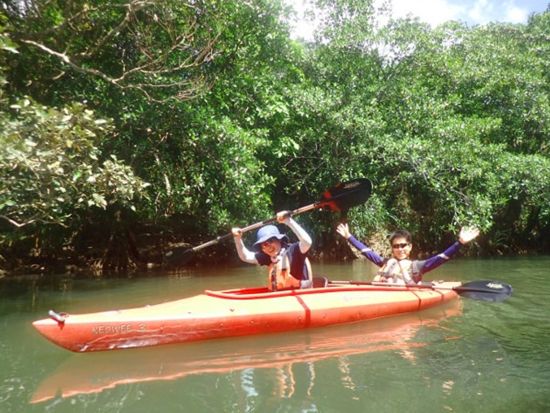 西表島マングローブカヌー＆キャニオニング1日ツアー 飛び込んで泳いで気分爽快！大自然の中で心も身体もリフレッシュ♪＜送迎あり／昼食あり／約7時間＞