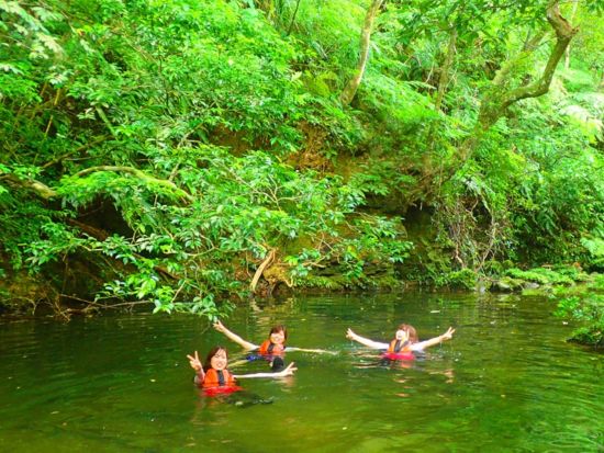 西表島マングローブカヌー＆キャニオニング1日ツアー 飛び込んで泳いで気分爽快！大自然の中で心も身体もリフレッシュ♪＜送迎あり／昼食あり／約7時間＞