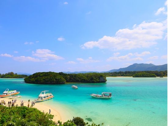 川平湾観光フォトツアー！エメラルドグリーンの絶景を巡る思い出フォト撮影 サンセットや星空観賞プランもご用意＜0歳から参加OK／市街地ホテル送迎付き＞