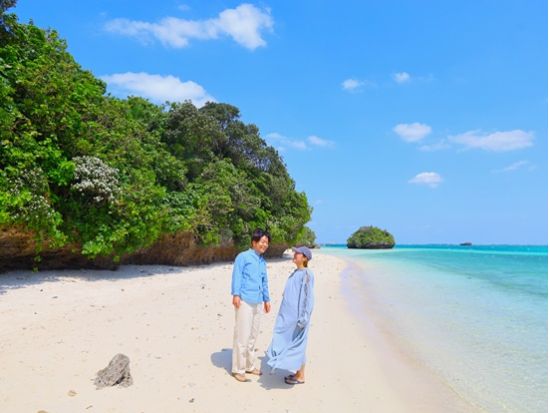 川平湾観光フォトツアー！エメラルドグリーンの絶景を巡る思い出フォト撮影 サンセットや星空観賞プランもご用意＜0歳から参加OK／市街地ホテル送迎付き＞