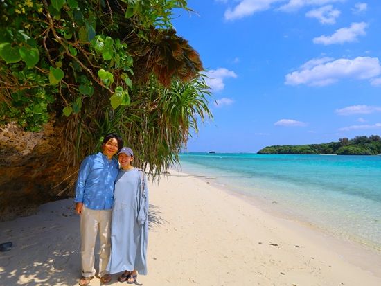 ビーチをバックに写真撮影8