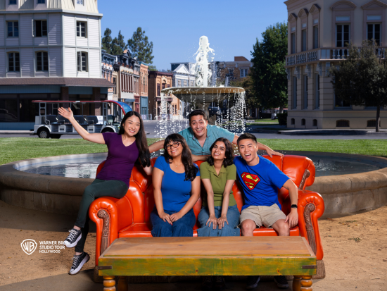 ワーナーブラザース撮影スタジオ見学ツアー　乗り降り自由バス24時間チケット付き