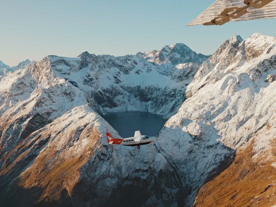 Flying-past-Lake-Erskine