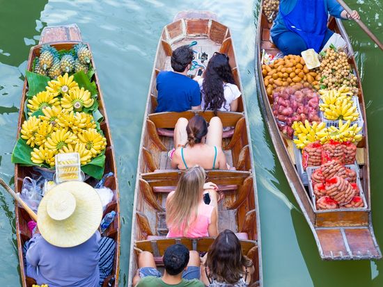 Thailand_Bangkok_Damnoen Saduak Floating Market_shutterstock_618889310 (1)
