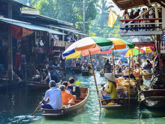 メークロン線路市場＋ダムヌンサドゥアック水上マーケット半日観光ツアー　列車乗車付き！ディナークルーズ付きプランあり＜午前／日本語／ローカルタイラーメン軽食＞