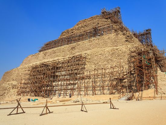Egypt_Sakkara_Pyramid_of_Djoser_shutterstock_100102472