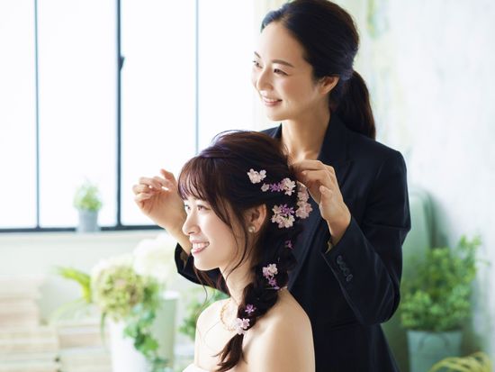 Generic_Woman_hairstyling_Makeup_Wedding_pixta_613