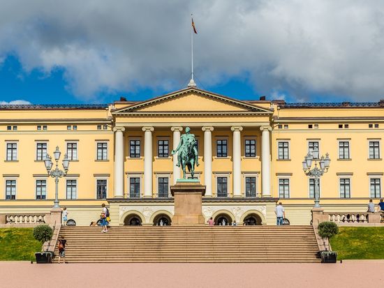 royal-palace-in-oslo_AdobeStock_181074482
