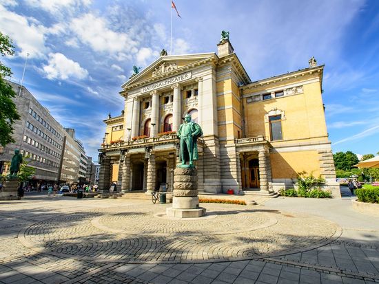 Oslo National Theater_AdobeStock_44129413