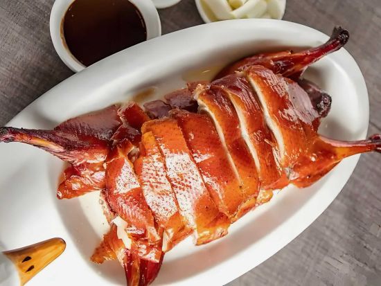 雲南の二大世界遺産を堪能！雲南石林と澄江化石地世界自然遺産博物館 日帰り観光ツアー＜専属日本語ガイド＋専用車／昼食・夕食付／昆明発＞