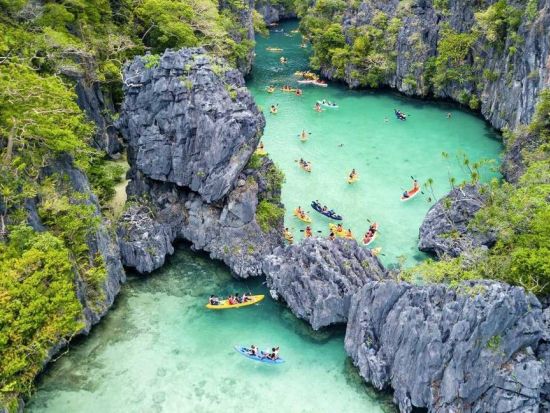 アイランドホッピングツアー　ボートに乗って美しいビーチを訪問　マリンスポーツ体験も！＜1日／昼食付き／英語ガイド／エルニド発＞