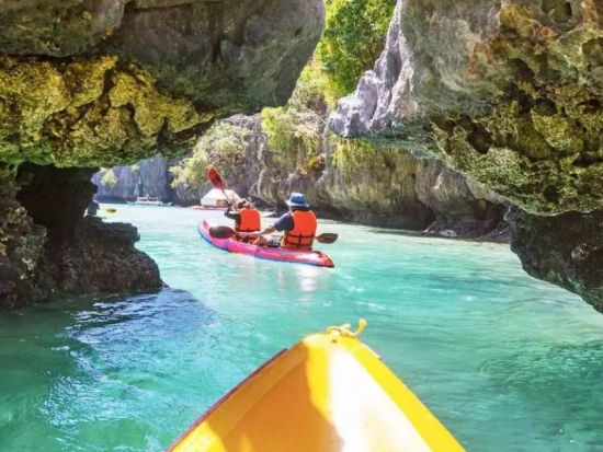 アイランドホッピングツアー　ボートに乗って美しいビーチを訪問　マリンスポーツ体験も！＜1日／昼食付き／英語ガイド／エルニド発＞