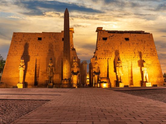 【カイロ空港発着　エジプト8泊9日】ラグジュアリーナイル川クルーズと極上ステイで巡る旅　ピラミッド＋ルクソールなど＜国内線航空券込み／貸切／日本語ガイド＞