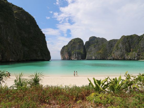 ピピ島＋マヤベイ＋バンブー島日帰りツアー　白い砂浜でリラックス　GoProレンタル付きプランあり＜スピードボート／日本語or英語／ランチ／空港お送り可＞