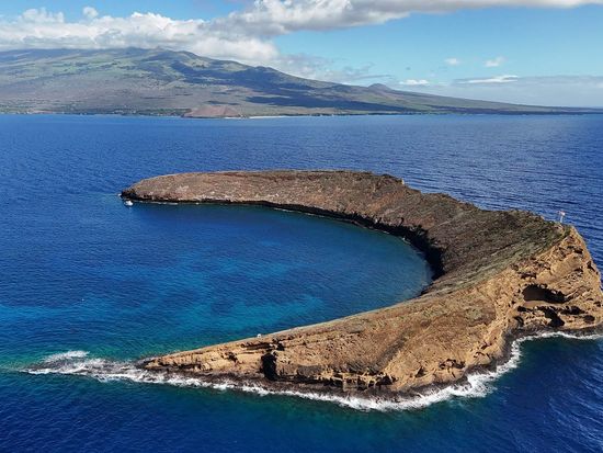 Molokini Crater & Turtle Arches Snorkeling Tour & Snuba Dive - Aqua Adventures-1