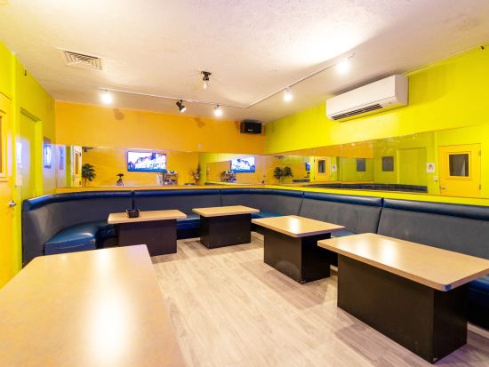 「トーマカラオケ」貸切パーティープラン　結婚式二次会や社員旅行等にオススメ　持ち込み自由＜4～40名／2時間または4時間／ワイキキ送迎可＞