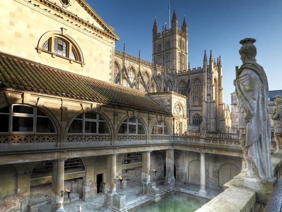 Roman_Baths_and_Bath_Abbey