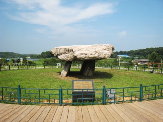 北朝鮮が見えるスターバックス&江華島1日観光ツアー 2つの展望台と喬桐島大龍市場＆世界遺産「支石墓遺跡」＜昼食付き／日本語ガイド＞