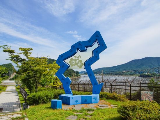 北朝鮮が見えるスターバックス&江華島1日観光ツアー 2つの展望台と喬桐島大龍市場＆世界遺産「支石墓遺跡」＜昼食付き／日本語ガイド＞